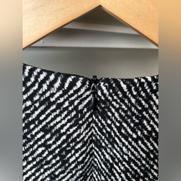 Zara Herringbone Fit & Flare Sleeveless Midi Dress Black Off White - Picture 4 of 7